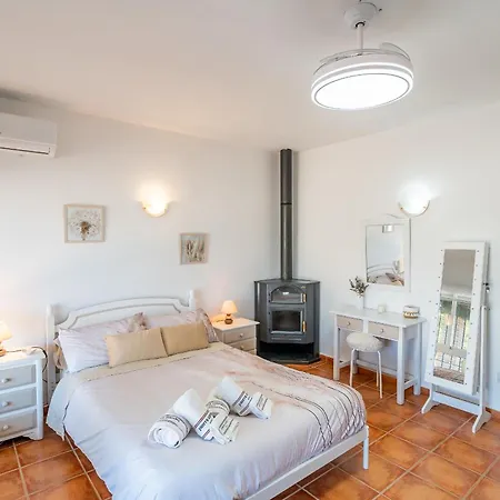 Cubo's River Side House Tatil Evi