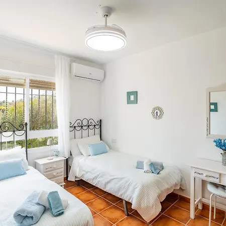 Cubo's River Side House Coín